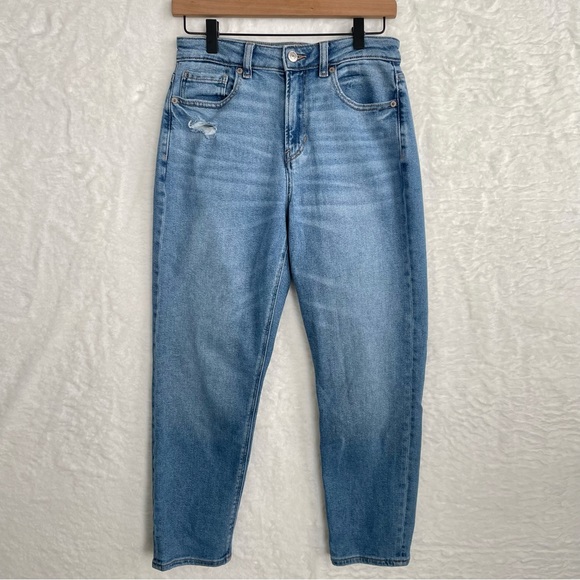 American Eagle Outfitters Denim - NWOT American Eagle Stretch Mom Jeans Size 4 Short